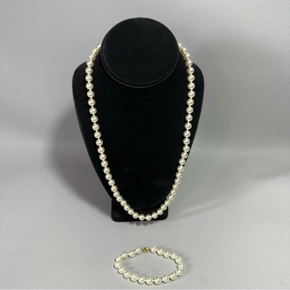 Elegant Pearl Necklace and Bracelet Set